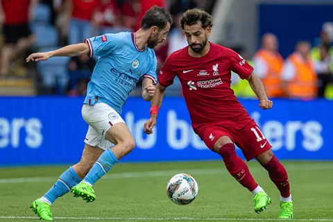  إعادة مباراتين ورباعيات الريدز.. صراع ليفربول ومانشستر سيتي في أقدم بطولة بالعالم 